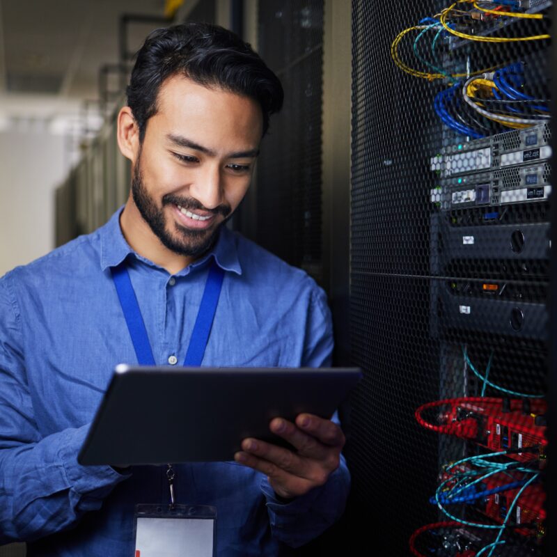 Edge computing network powering multi-location business systems in real time